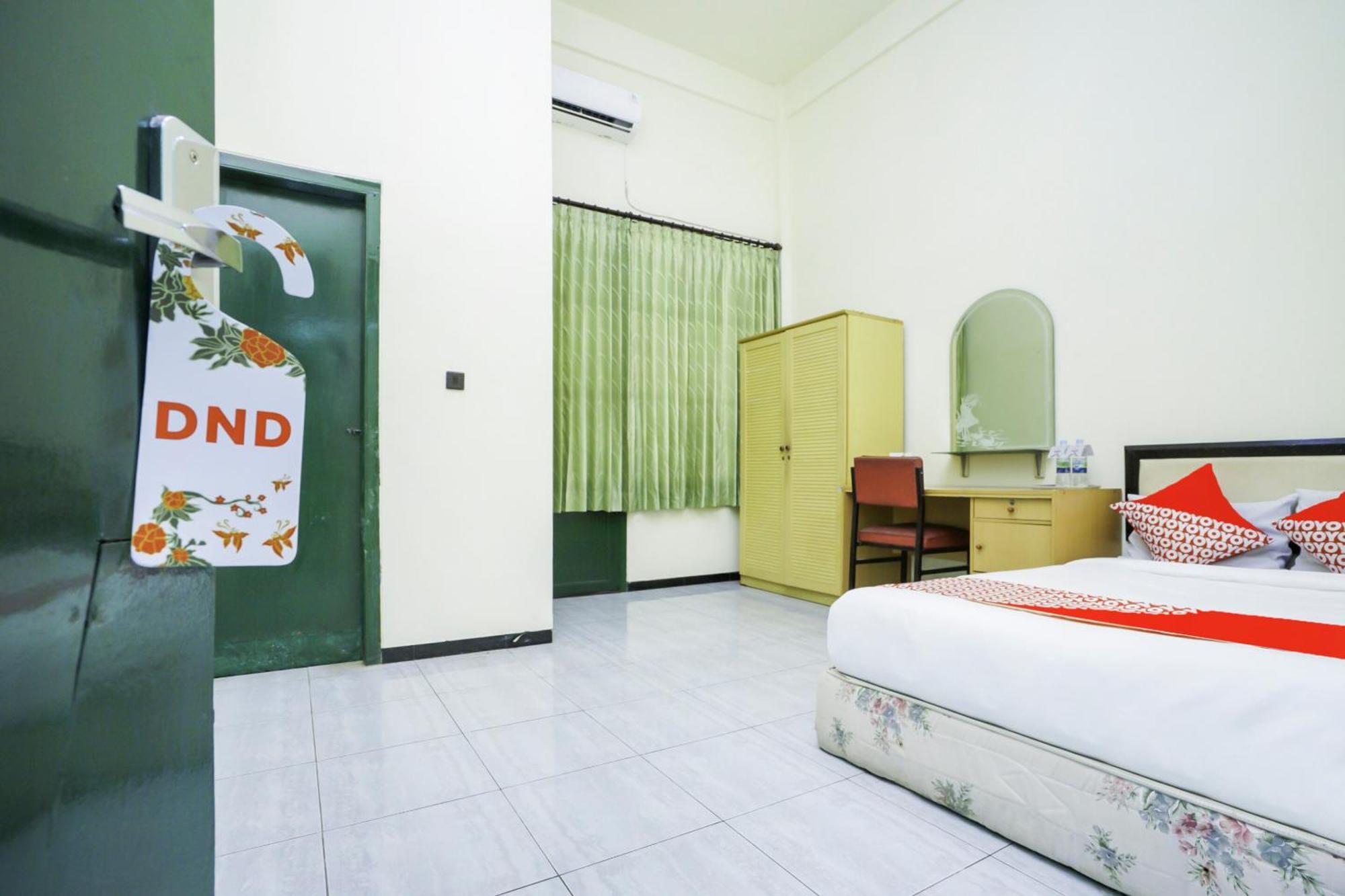 OYO 2004 Penginapan Bidara Syariah Probolinggo Bagian luar foto